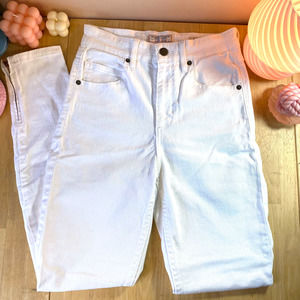 SOLD 🚨 GUESS Jeans 1981 3-Zip Crop in White, Size 24 Women's